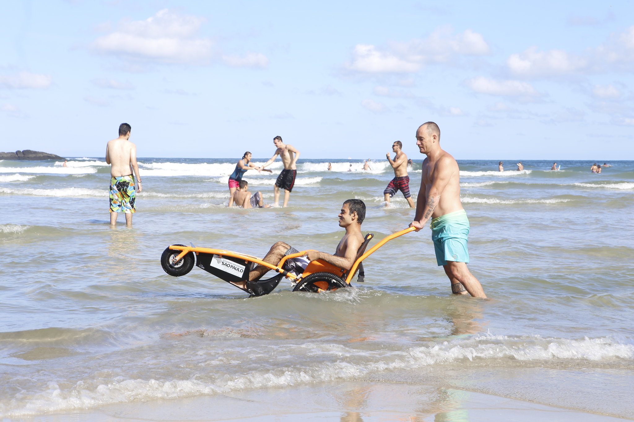 Em Guarujá, ‘Praia Acessível’ garante lazer na temporada de verão