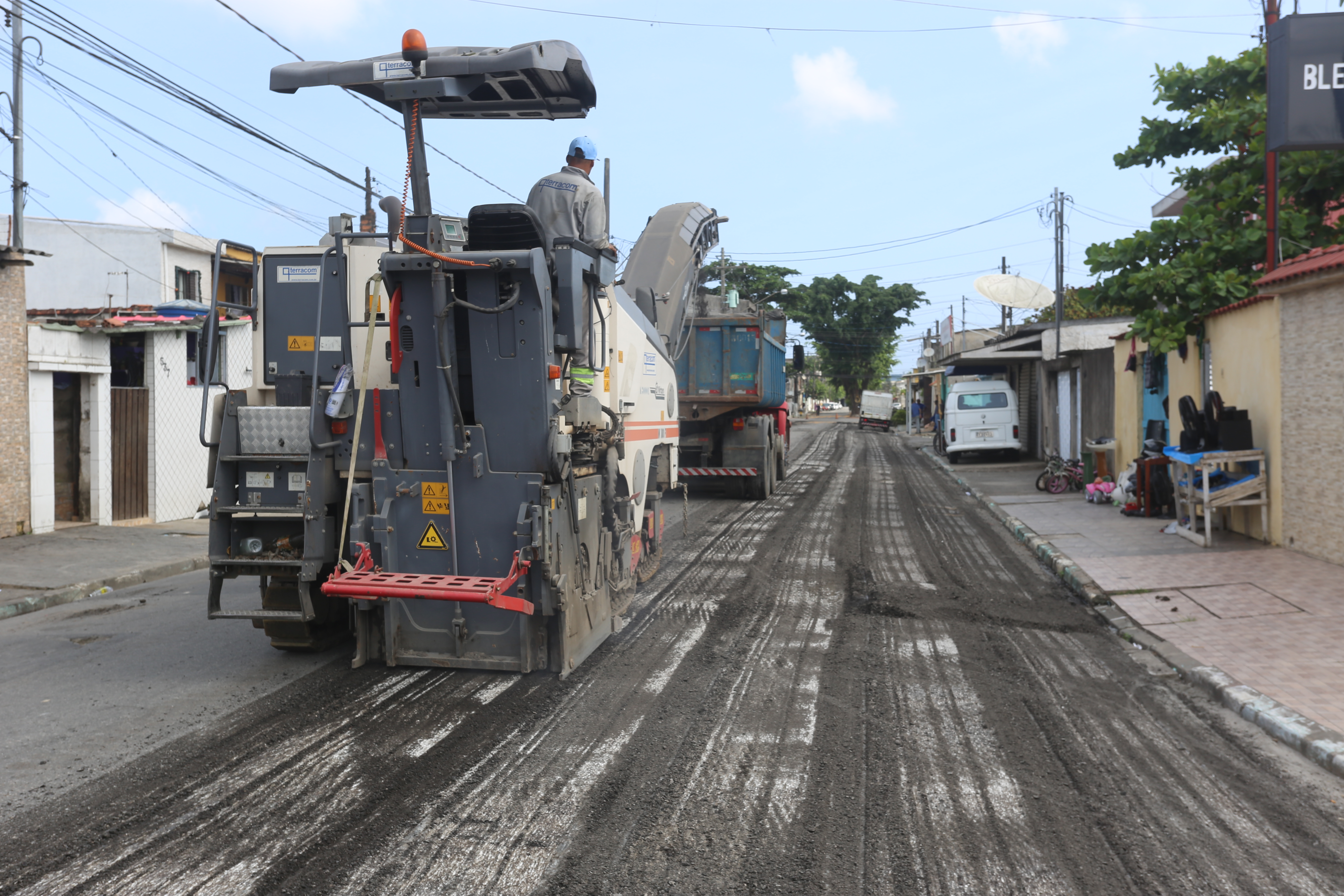 Pavimentação de ruas avança em Guarujá