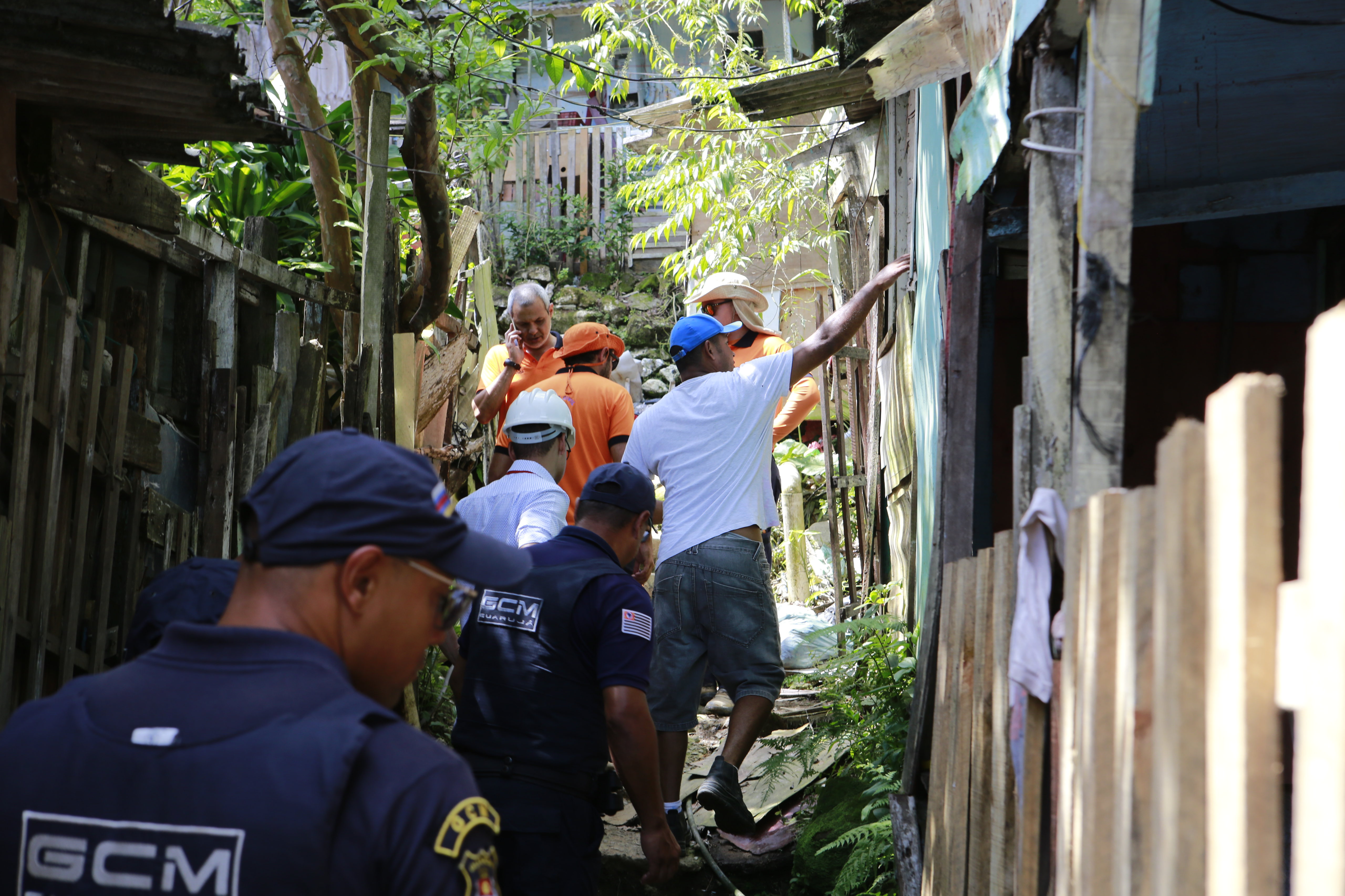 Guarujá tem cerca de 830 moradias interditadas pela Defesa Civil