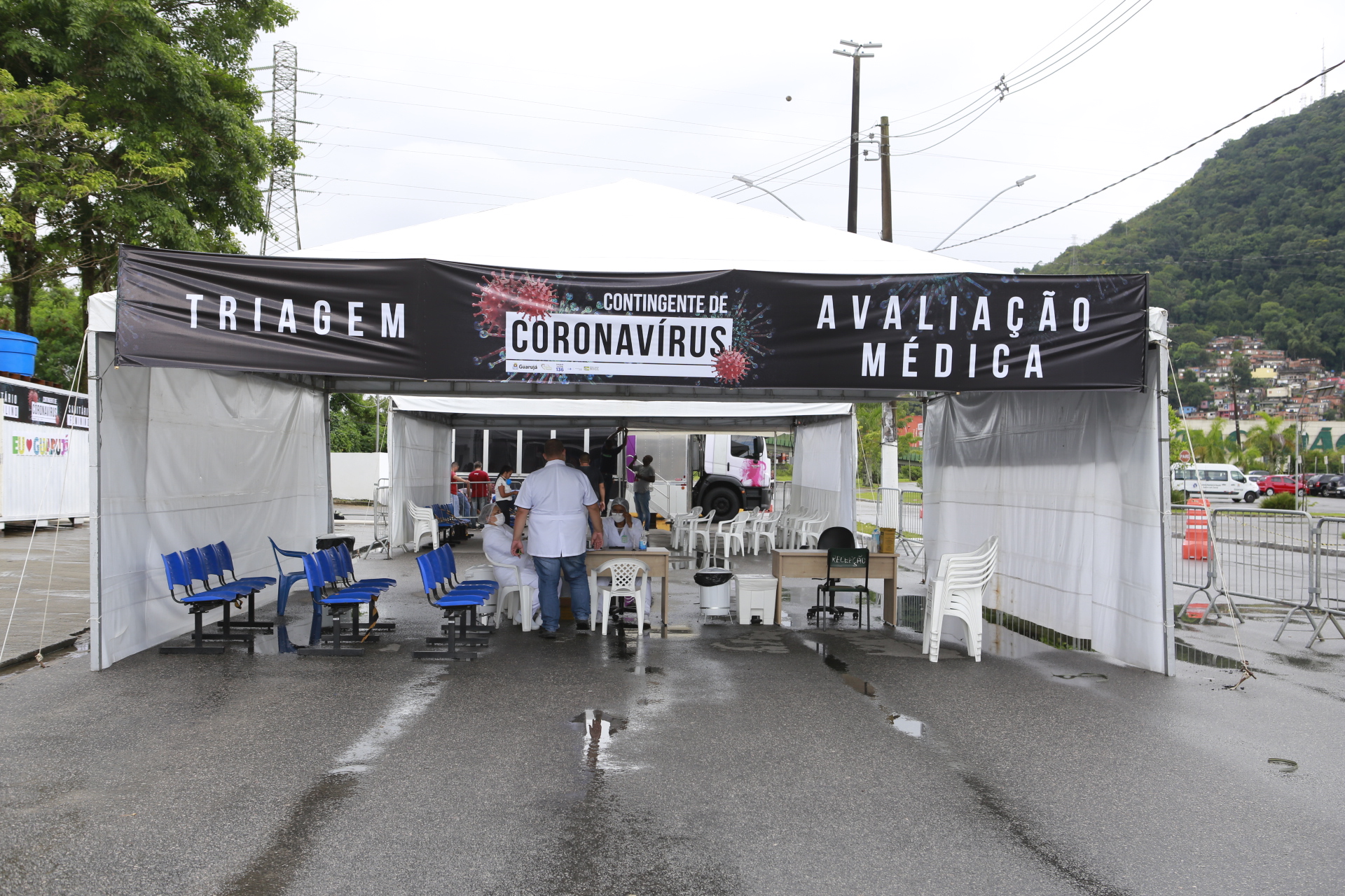 Postos volantes atendem pacientes com suspeita de coronavírus em Guarujá e Vicente de Carvalho