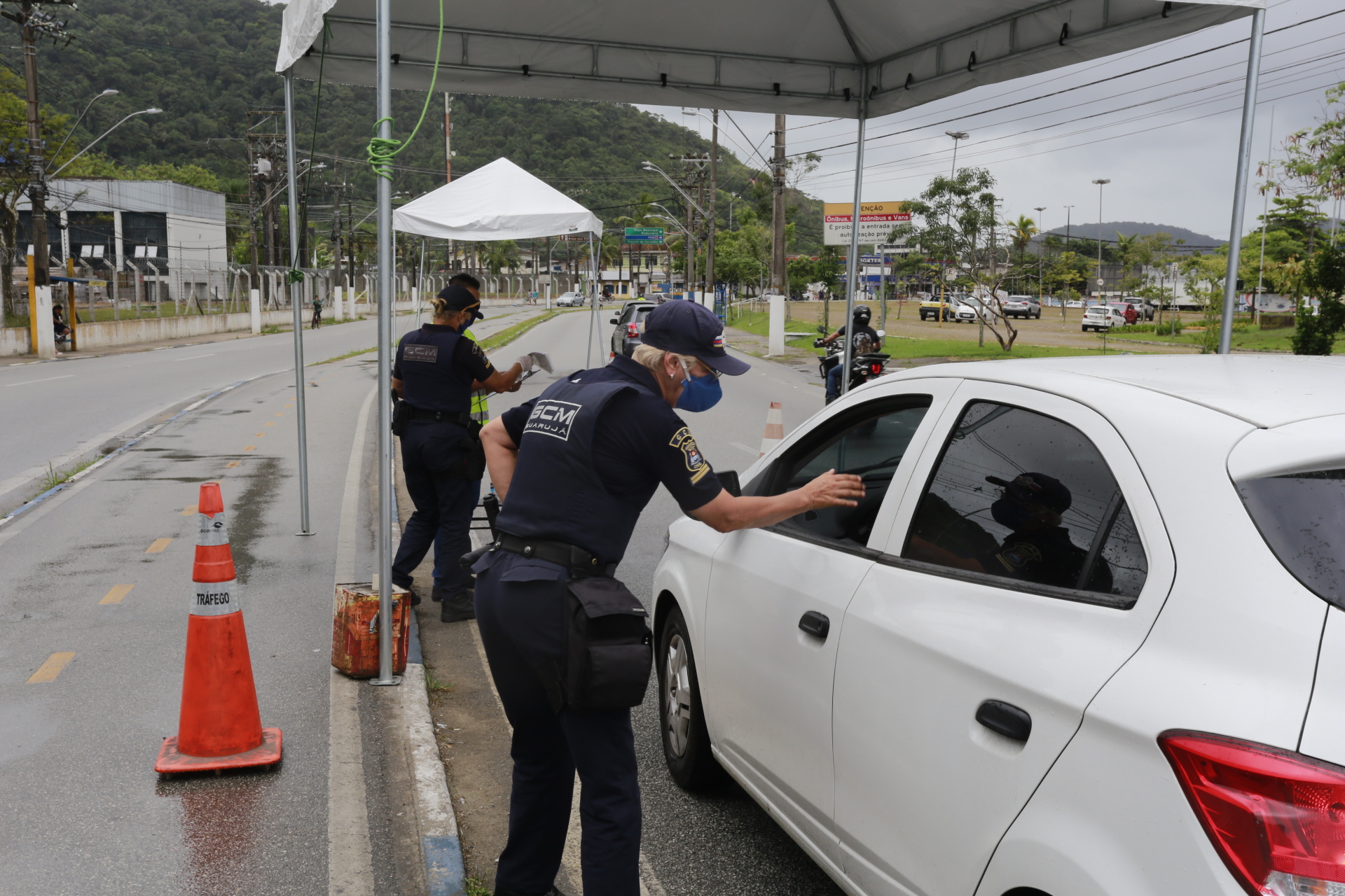 Bloqueios impedem acesso de mais de 1.500 veículos no feriado de Tiradentes