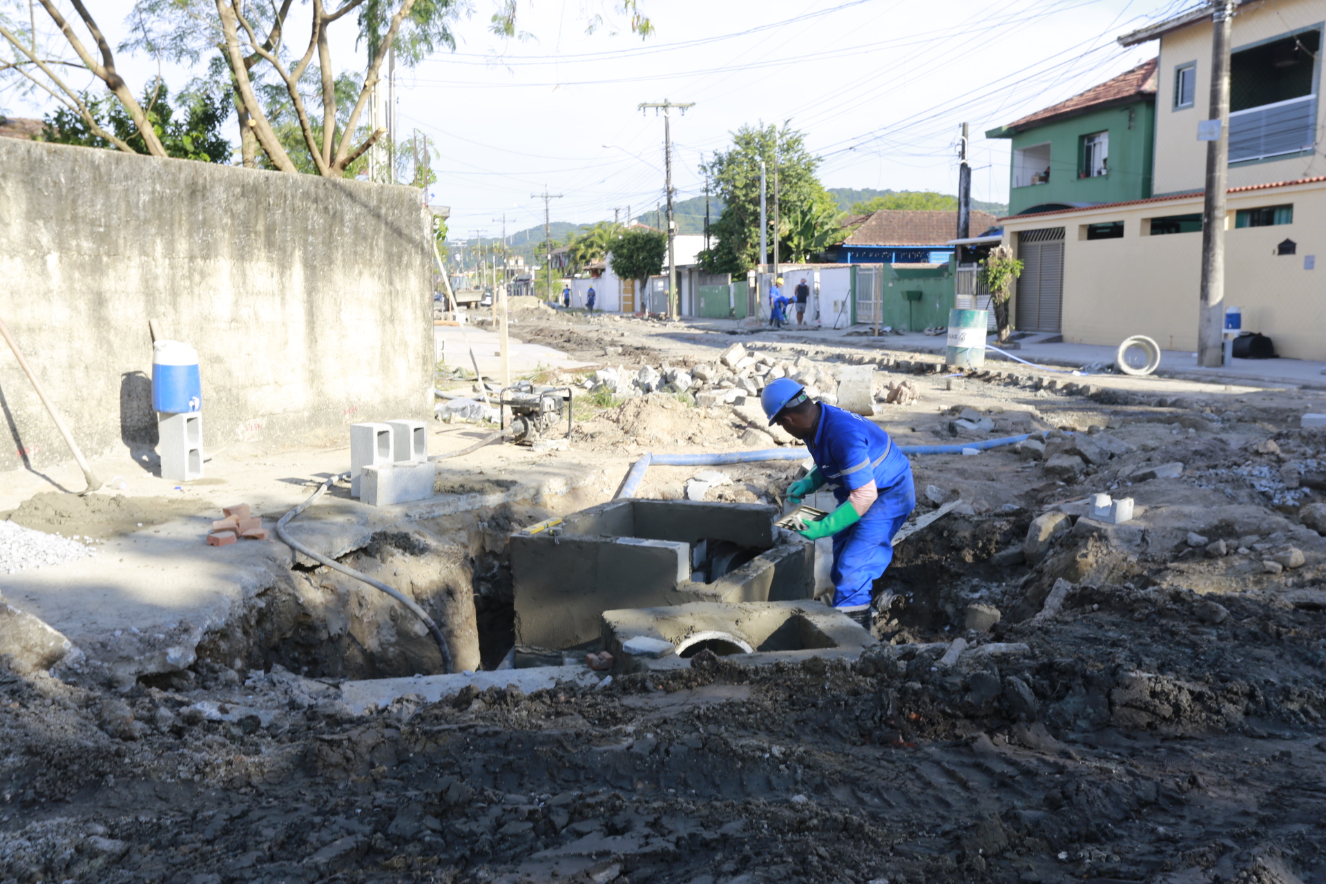 Obras de drenagem na Vila Ligya avançam