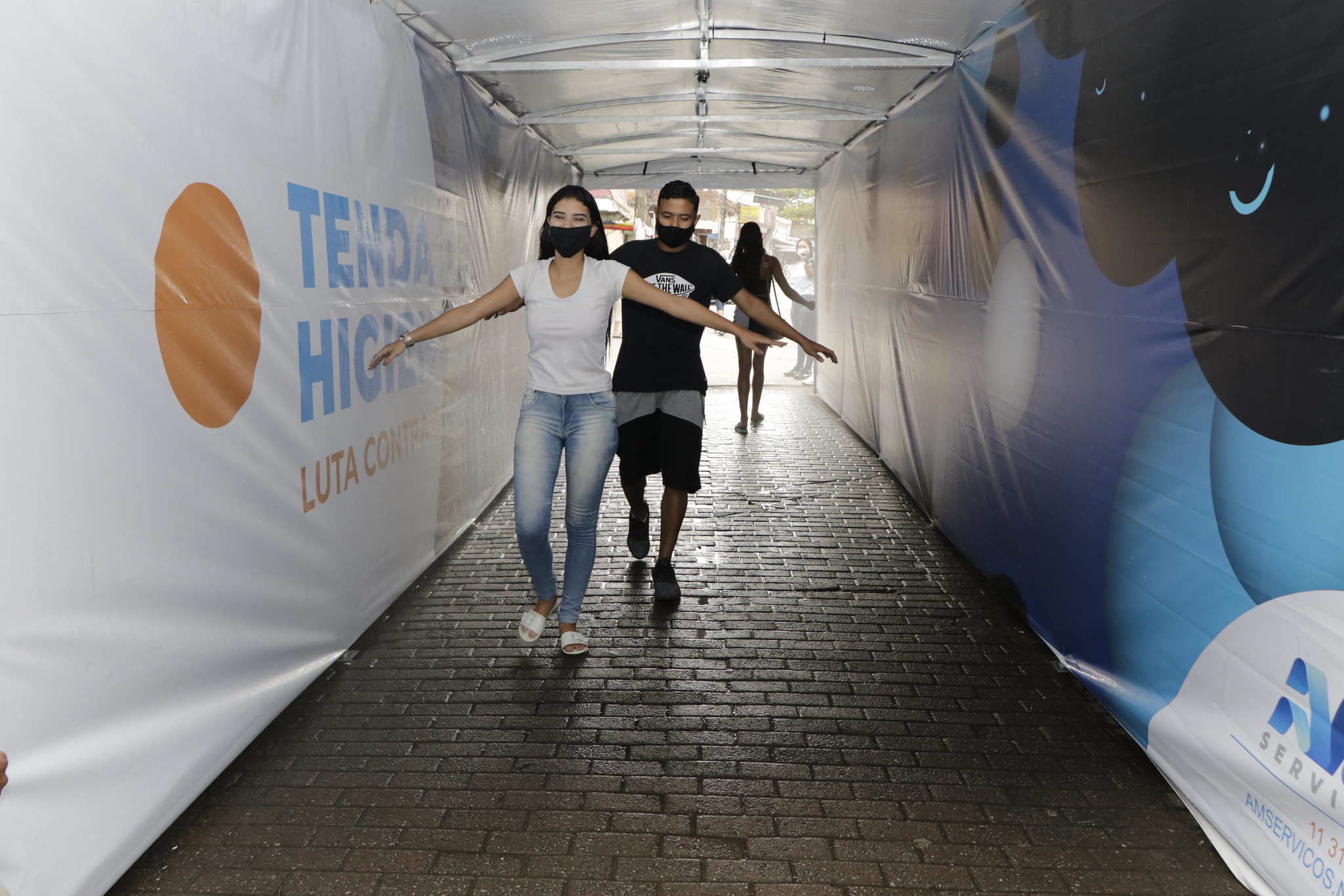 Guarujá recebe mais estações de higienização e tenda de descontaminação