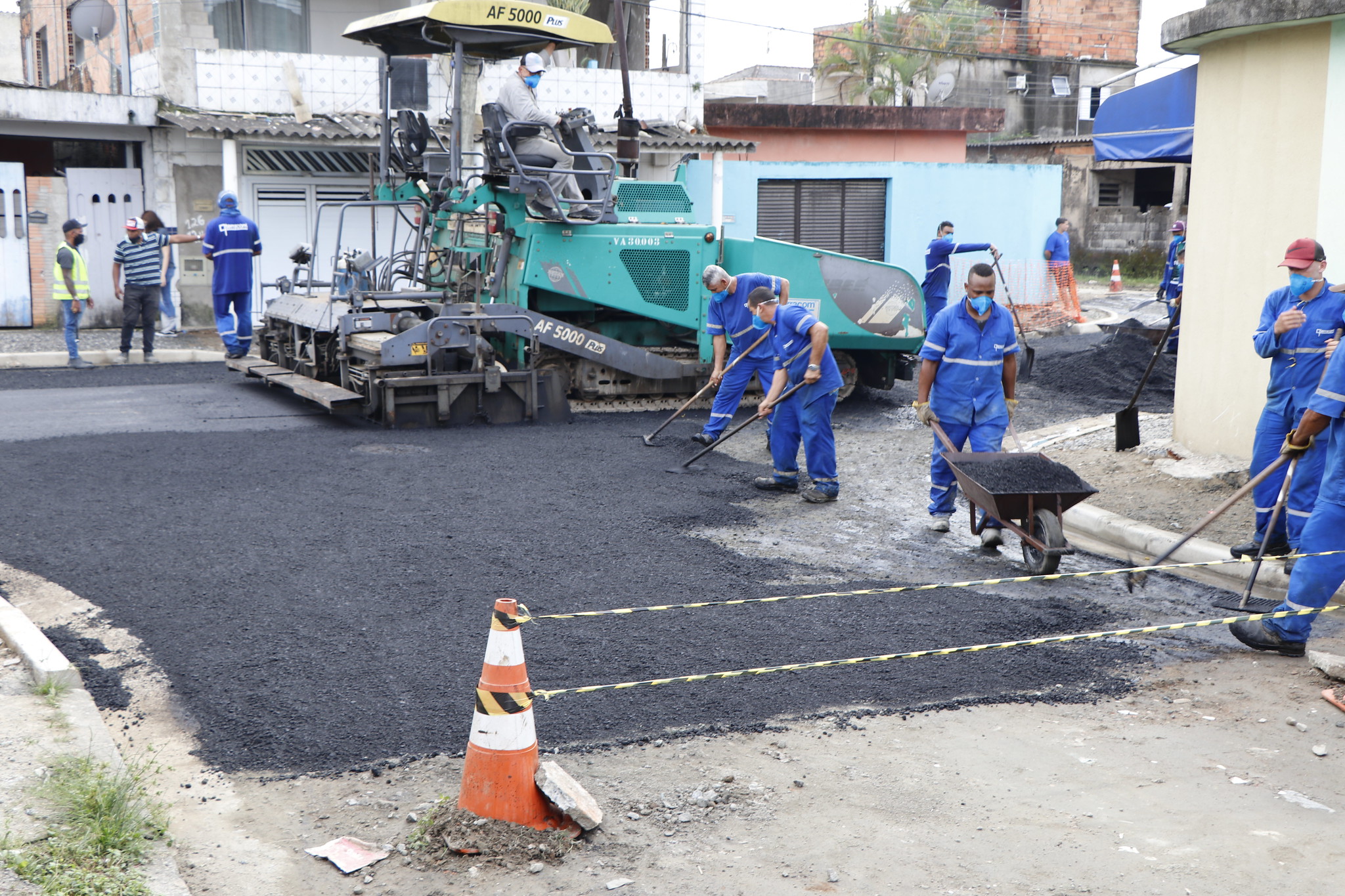 Rua Antônio Domingues de Oliveira,  no Morrinhos 1, ganha novo asfalto