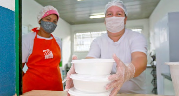 Mais de 420 mil refeições são entregues desde a suspensão das aulas em Guarujá