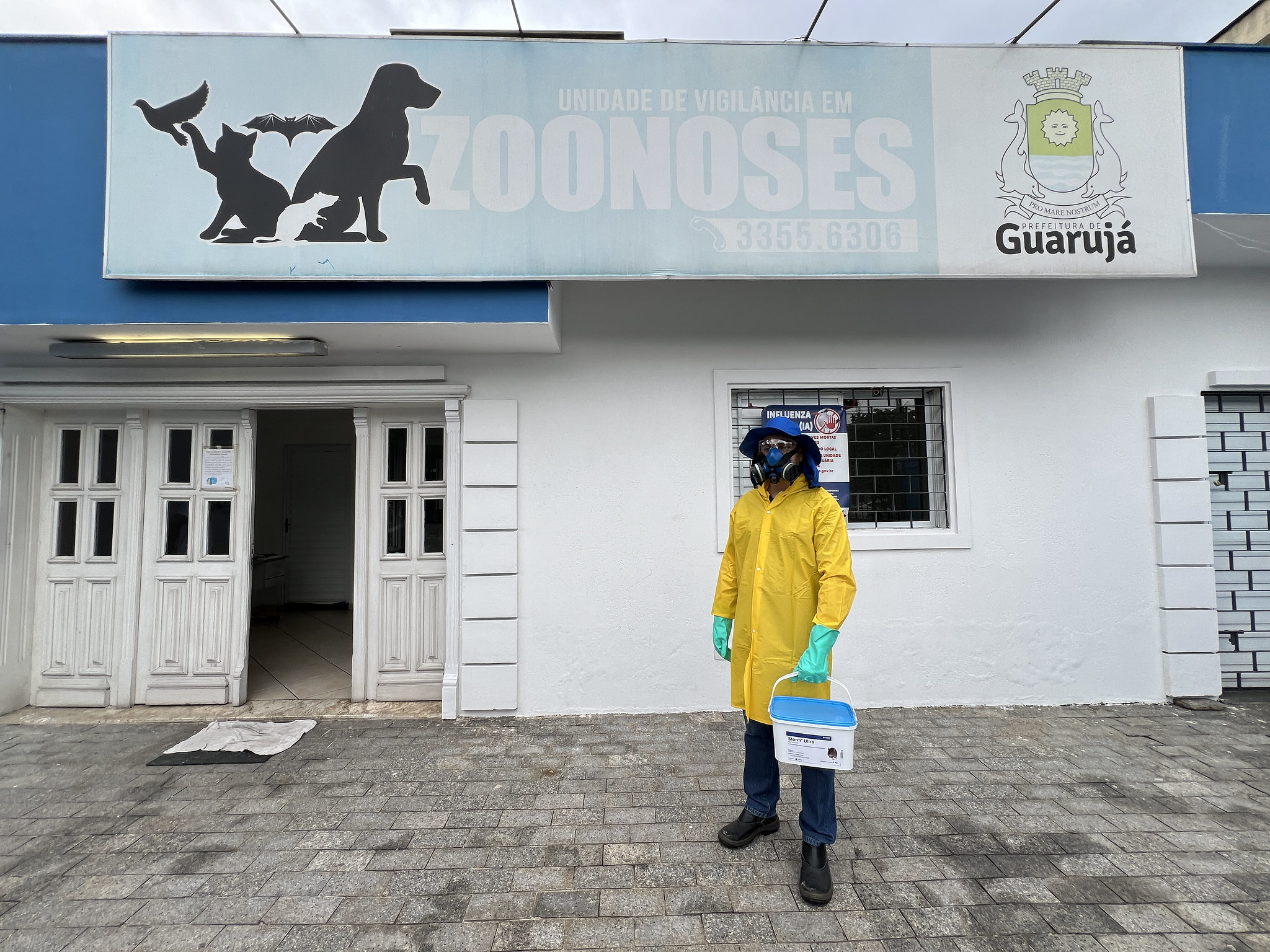 Guarujá entrega 145 EPIs aos agentes de Zoonoses para ação de desratização