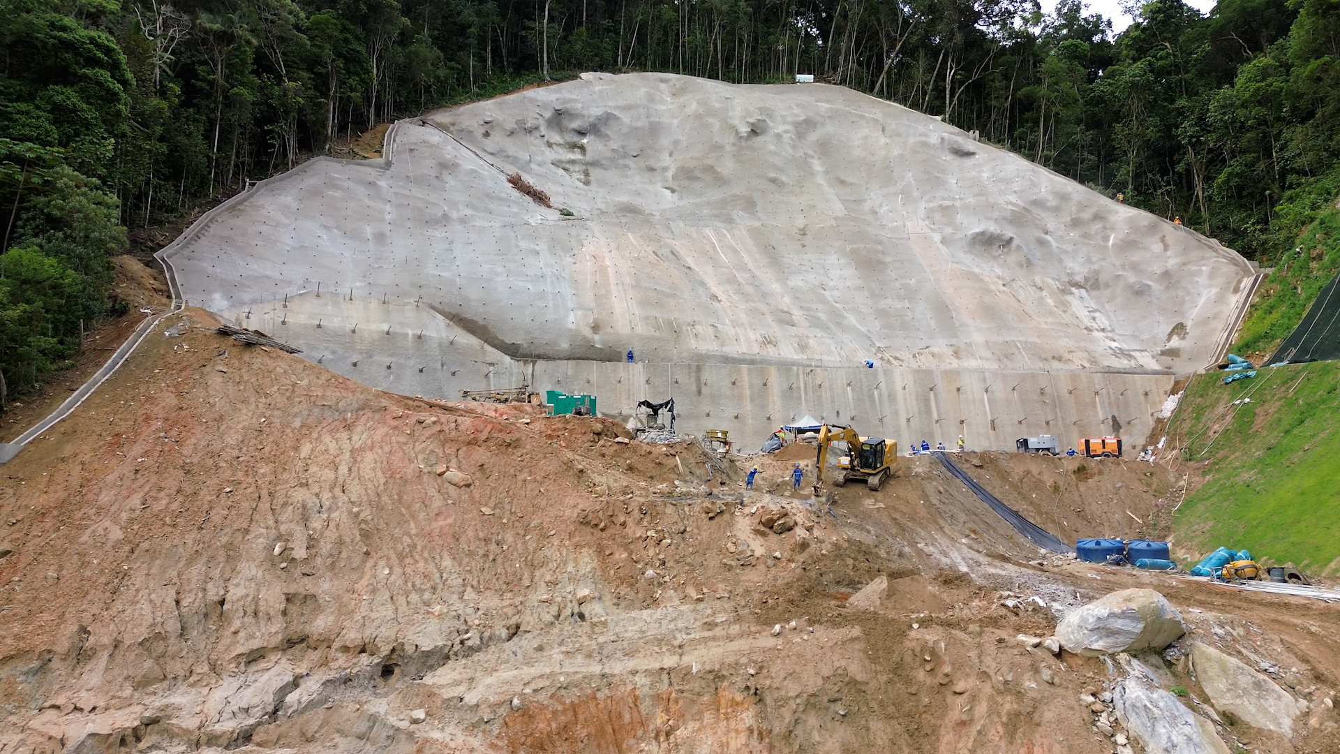 Obras de contenção do Morro Barreira do João Guarda estão 85% concluídas