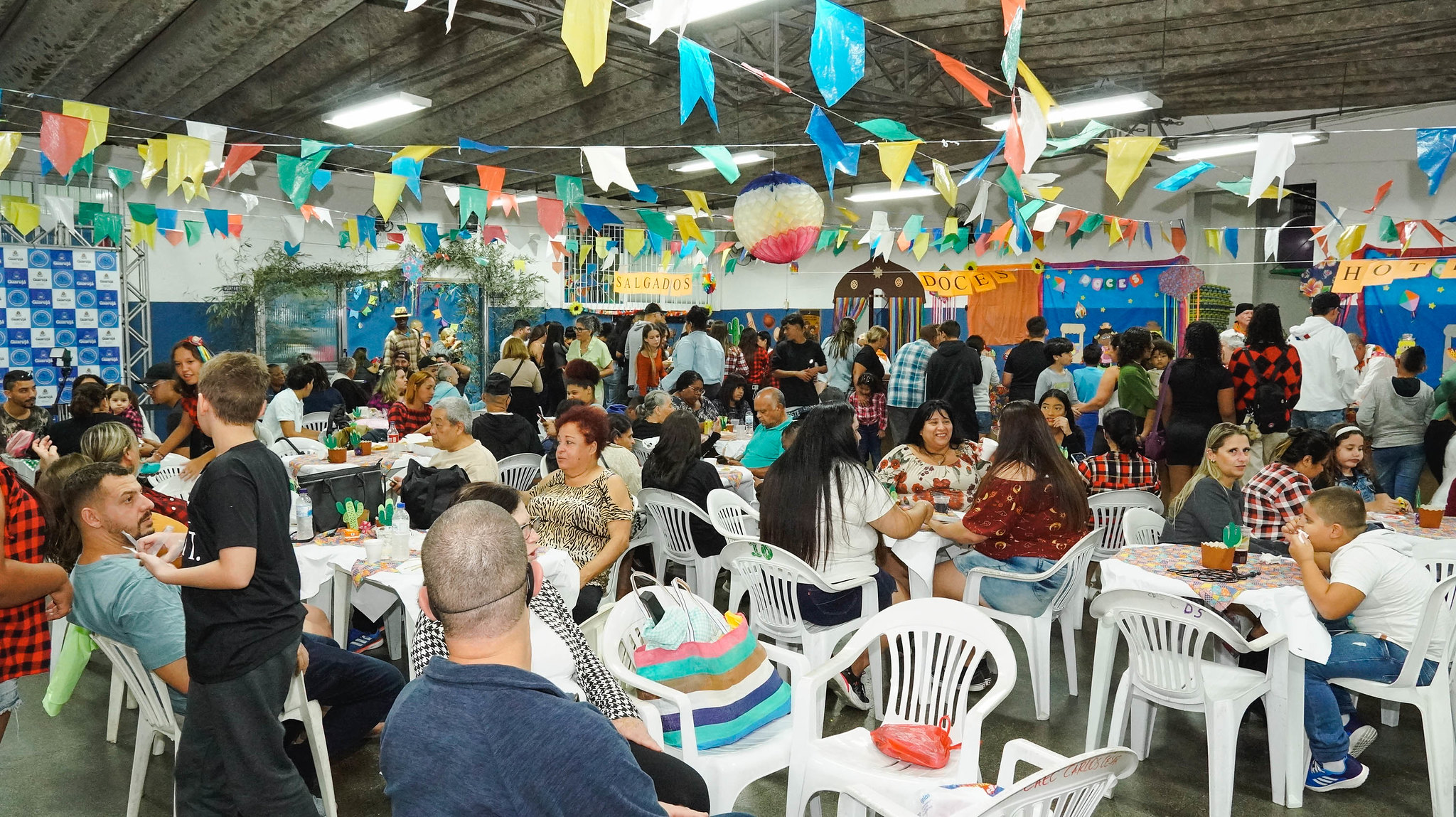 Caec de Guarujá realiza festa junina com shows e comidas típicas neste sábado
