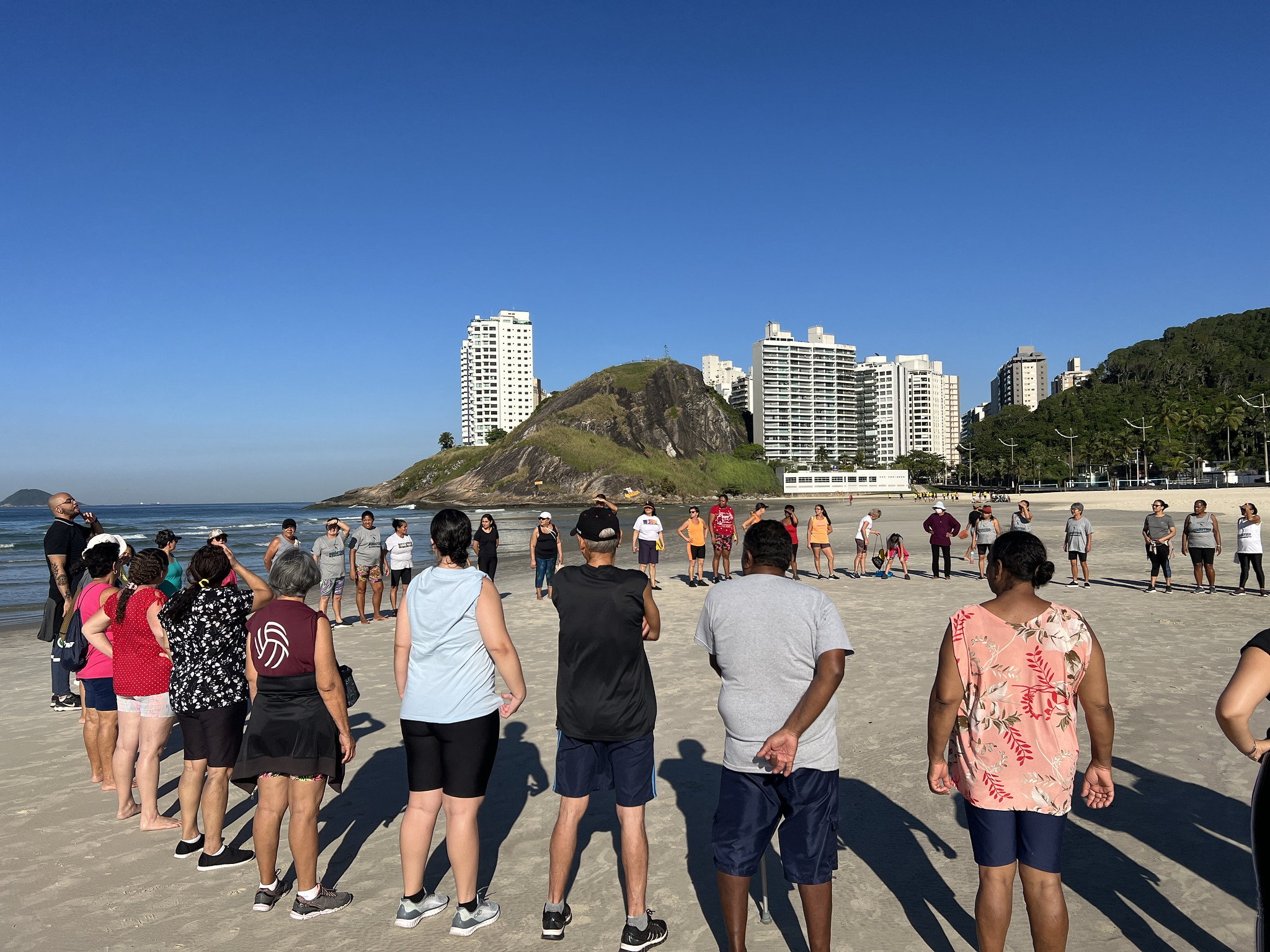Aulão na Praia ajuda guarujaenses a melhorar saúde física e mental