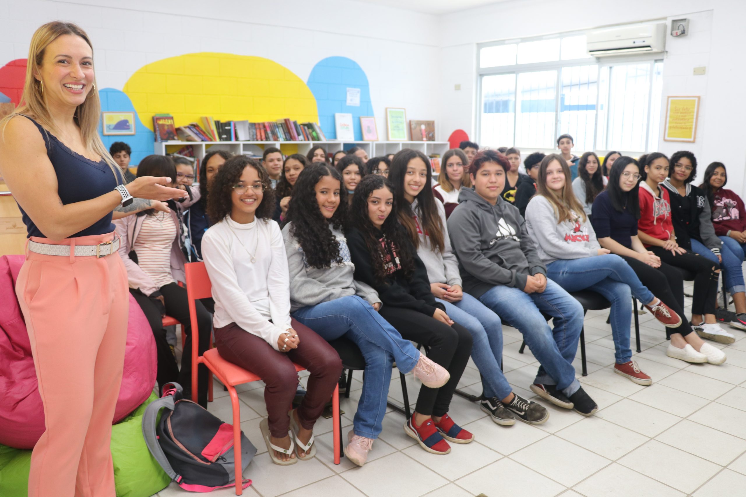Projeto Inglês na Estrutural oferece aulas gratuitas a alunos de 7 a 18 anos